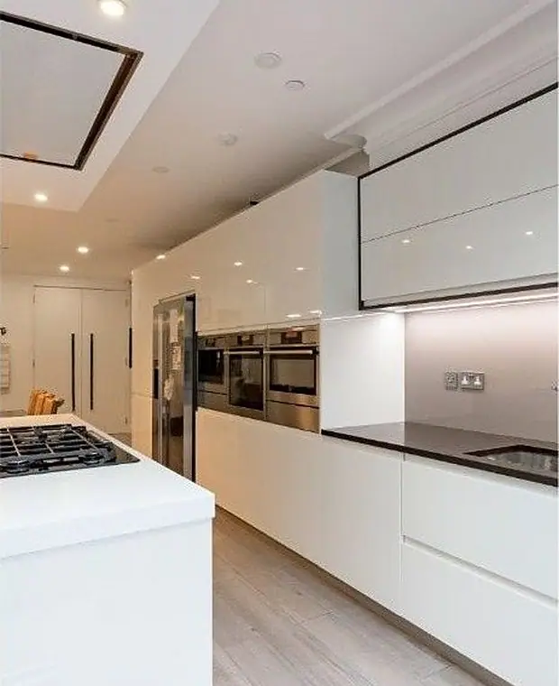 Fitted kitchen with island